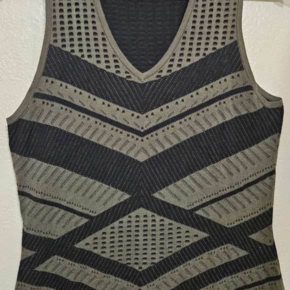 Elegant Olive and Black Chevron Knit Dress - Picture 5 of 8